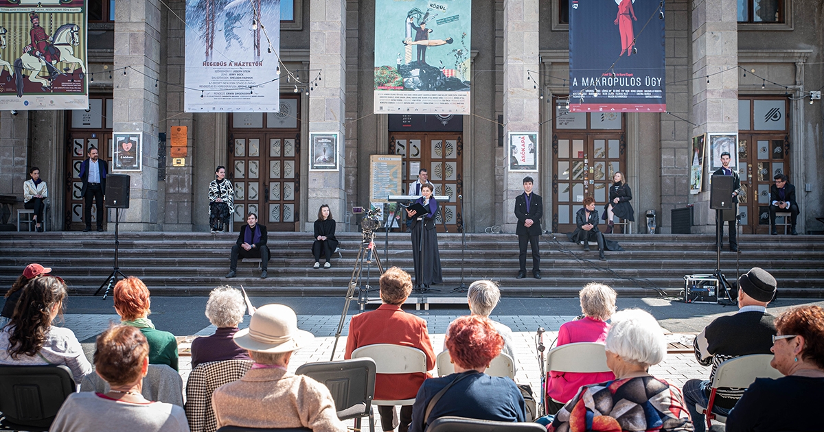 Színes krétarajzok és meglepetésszavalatok színesítették az ünnepet